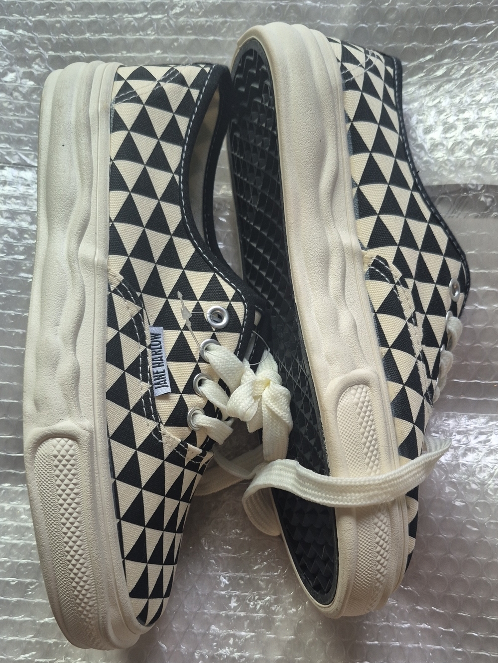 Jane Harlow NWOT Geometric Triangle Canvas Sneakers - Size 38 - Picture 3 of 6